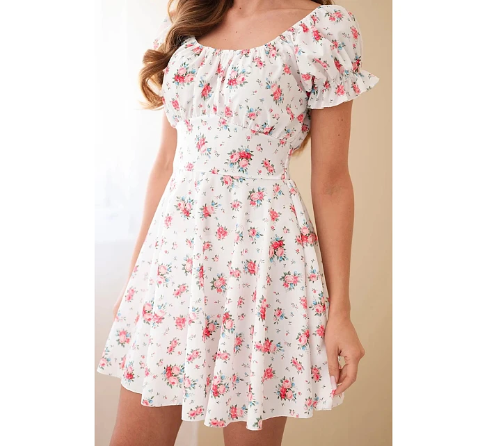 Dámské květinové šaty s model 22077266 rukávem a elastickým pasem bílá - K-Fashion Dámské květinové šaty s model 22077266 rukávem a elastickým pasem bílá - K-Fashion