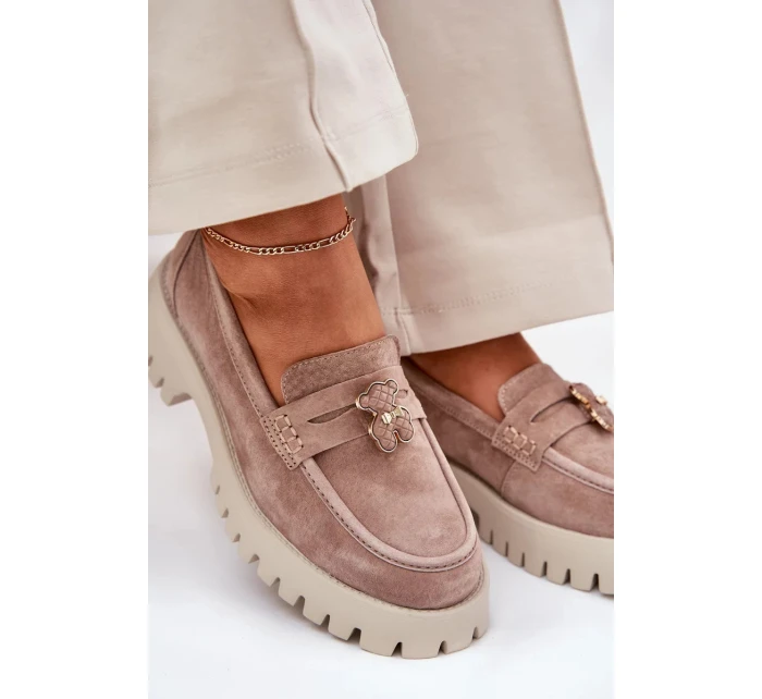 Dámské semišové mokasíny s dekorativní připínkou „Miś“ Vinceza – béžové