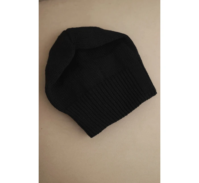 Dámská zimní čepice z vlny s klasickým žebrovaným vzorem K444 černá Dámská zimní čepice z vlny s klasickým žebrovaným vzorem K444 černá