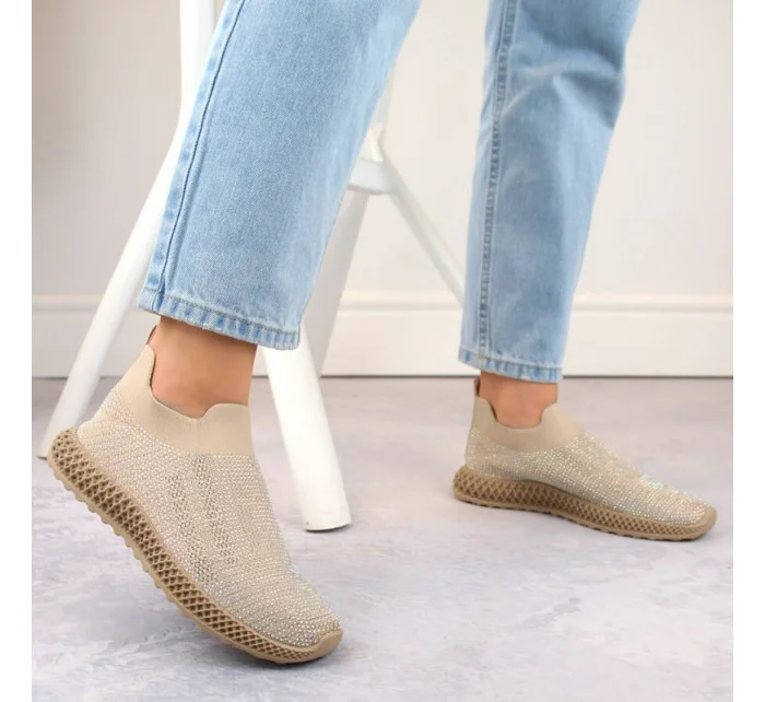 D&A W model 21875116 béžová sportovní nazouvací obuv se zirkony - S.Barski D&A W model 21875116 béžová sportovní nazouvací obuv se zirkony - S.Barski