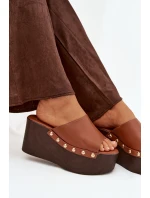 Dámské nazouváky na platformě s přezkami Camel model 21918838 - Boto Dámské nazouváky na platformě s přezkami Camel model 21918838 - Boto