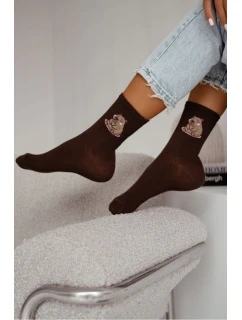 Dámské bavlněné ponožky se sedící kapibarou – čokoládové
