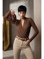 Stylové dámské body s výstřihem – barva mokka hnědá model 22353499 - numoco Stylové dámské body s výstřihem – barva mokka hnědá model 22353499 - numoco