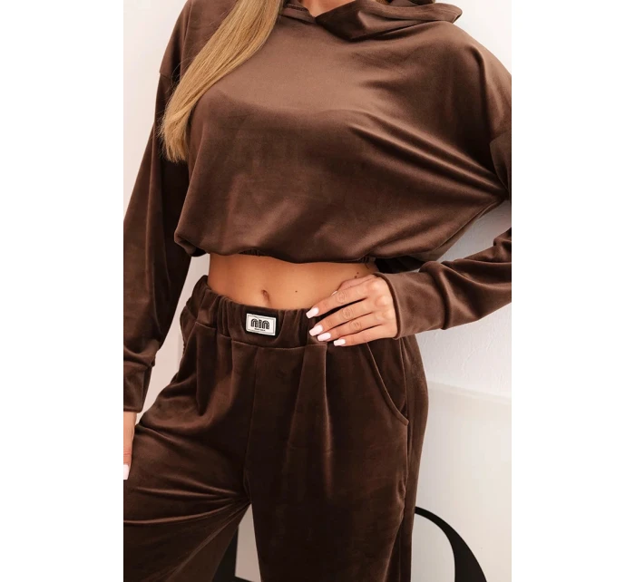 Dámský teplákový komplet z veluru se širokými nohavicemi a mikinou s kapucí hnědý Dámský teplákový komplet z veluru se širokými nohavicemi a mikinou s kapucí hnědý