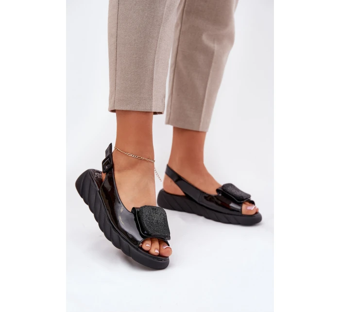 Kožené Lakované Dámské Sandály Na Klínu s Dekorací Černé model 21695653 - Artiker