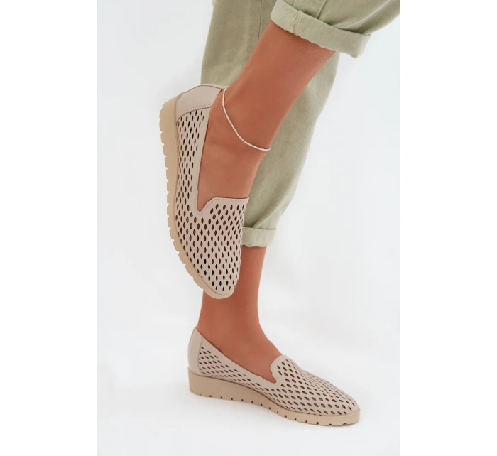 Dámské perforované polobotky Béžové model 22027639 - Boto Dámské perforované polobotky Béžové model 22027639 - Boto