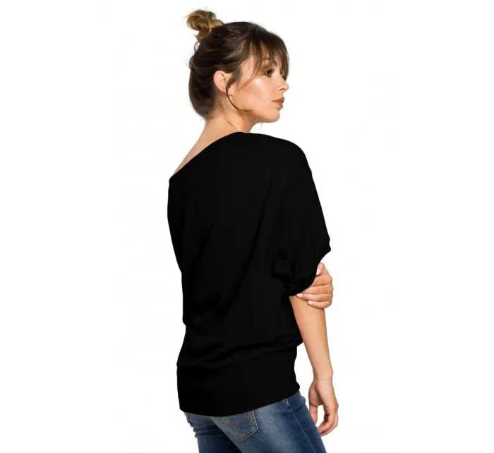 model 15096877 Halenka nadměrné velikosti se zavinovacími detaily pudrová - BeWear model 15096877 Halenka nadměrné velikosti se zavinovacími detaily pudrová - BeWear