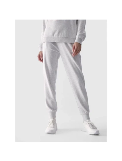 Dámské tepláky typu jogger model 21432218 - 4F Dámské tepláky typu jogger model 21432218 - 4F