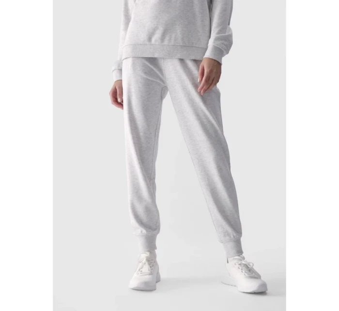 Dámské tepláky typu jogger model 21432218 - 4F Dámské tepláky typu jogger model 21432218 - 4F