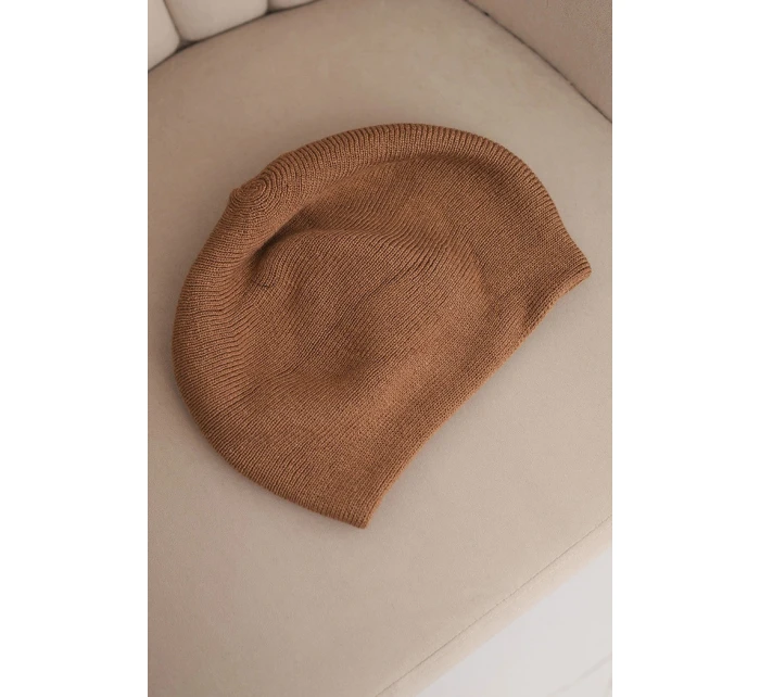 Dámská klasická hladká pletená čepice K420 camelová Dámská klasická hladká pletená čepice K420 camelová