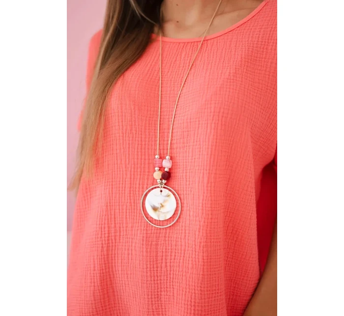 Mušelínová halenka s náhrdelníkem malina