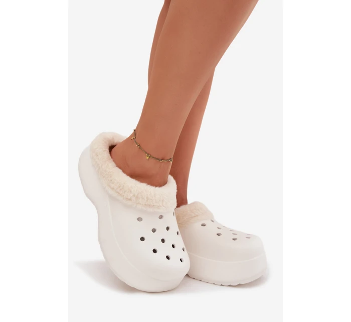 Dámské pěnové pantofle zateplené kožíškem – bílé Palvine Dámské pěnové pantofle zateplené kožíškem – bílé Palvine