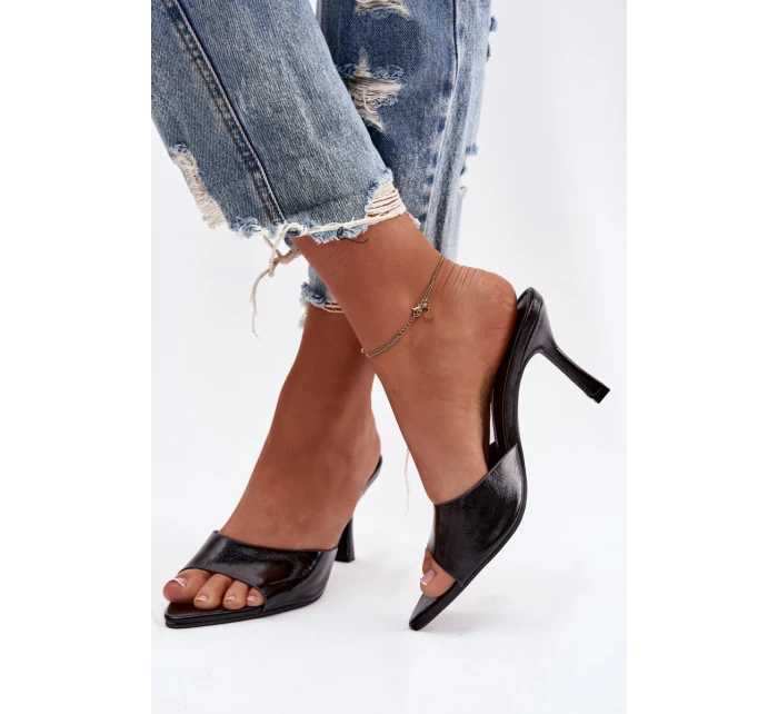 Lakované dámské pantofle na podpatku černé model 21918894 - Boto