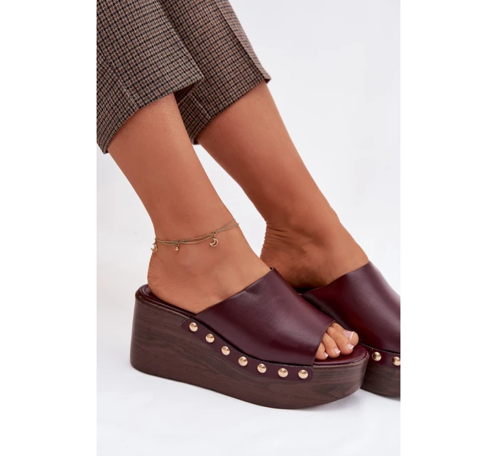 Dámské nazouváky na platformě a na podpatku s zlatými přezkami Bordó Farinelle Dámské nazouváky na platformě a na podpatku s zlatými přezkami Bordó Farinelle