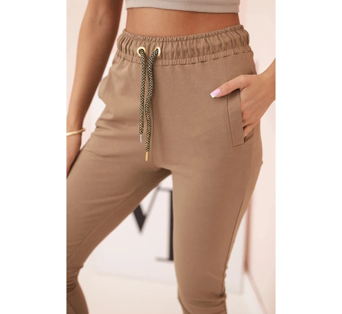 Dámské bavlněné cargo kalhoty s kapsami a řetízkem béžové