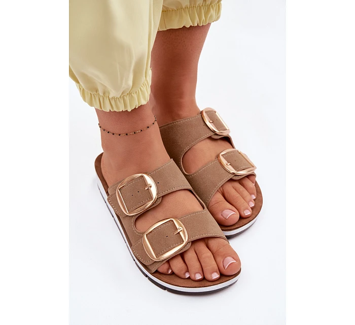 Dámské pantofle se zlatými sponami model 22094931 světle hnědé - Inblu Dámské pantofle se zlatými sponami model 22094931 světle hnědé - Inblu