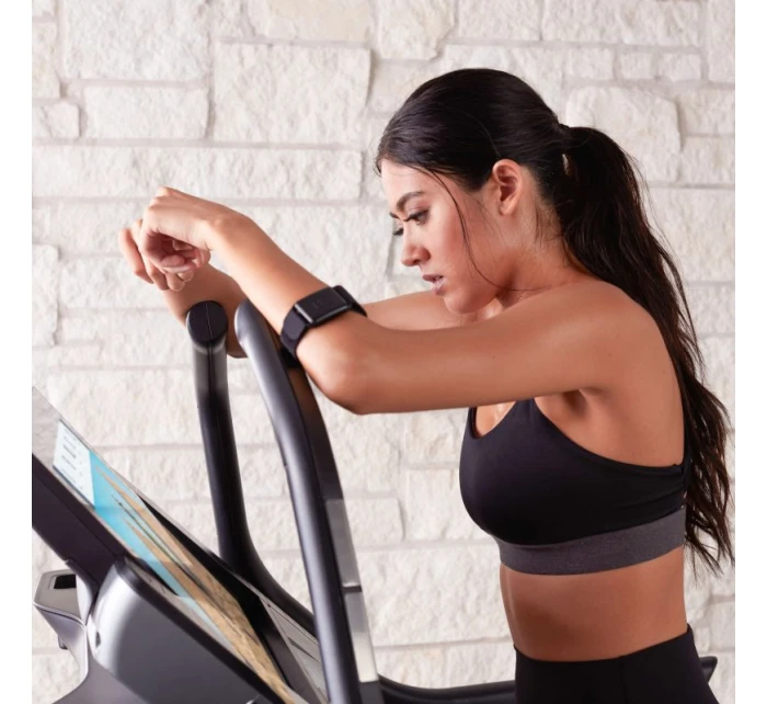 Snímač srdečního tepu Ifit IFAHR120 na paži Snímač srdečního tepu Ifit IFAHR120 na paži