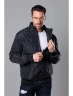 Černá pánská prošívaná bunda se stahovacími lemy model 18347930 - J.STYLE Černá pánská prošívaná bunda se stahovacími lemy model 18347930 - J.STYLE