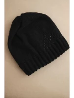 Dámská zimní čepice vlněná s ozdobným pletením a detaily K449 černá Dámská zimní čepice vlněná s ozdobným pletením a detaily K449 černá