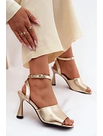Dámské sandály na podpatku model 22126171 Zlaté - VINCEZA
