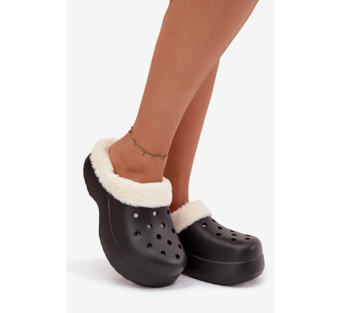 Dámské pěnové pantofle zateplené kožíškem – černé Palvine Dámské pěnové pantofle zateplené kožíškem – černé Palvine