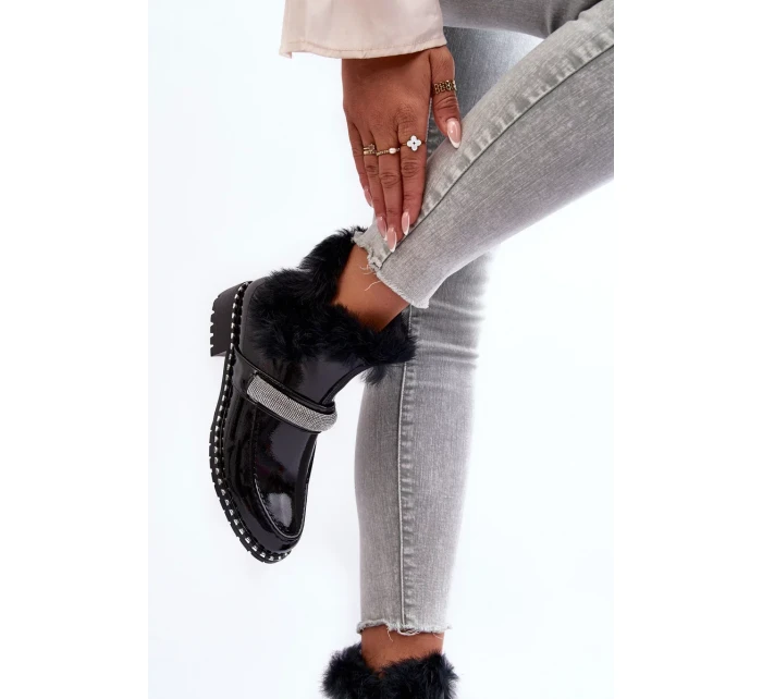 Nízké lakované kotníkové boty s kožíškem a S zdobením.Barski černá Nízké lakované kotníkové boty s kožíškem a S zdobením.Barski černá