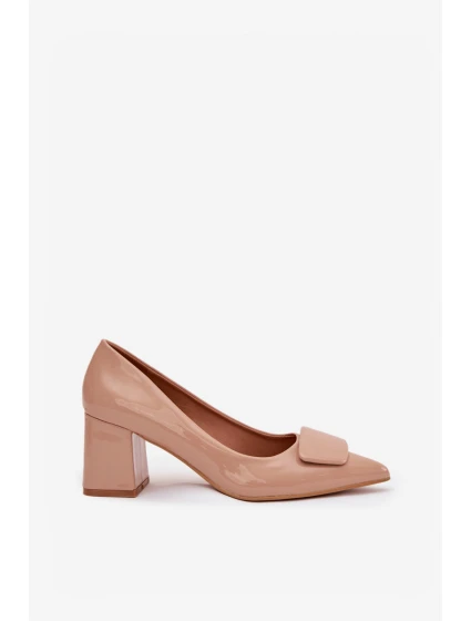 Dámské lakované lodičky na blokovém podpatku s ozdobou Isoline – nude Dámské lakované lodičky na blokovém podpatku s ozdobou Isoline – nude