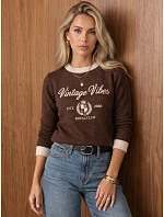 Dámský svetr s potiskem Vintage Vibes v čokoládové barvě FashionStreet MY2633 Dámský svetr s potiskem Vintage Vibes v čokoládové barvě FashionStreet MY2633