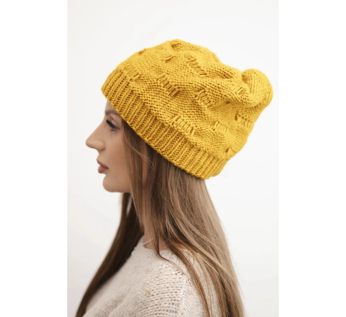 Dámská zimní čepice z vlny s ozdobným pletením K451 hořčicová