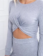 Souprava s řasením na halence šedé barvy