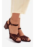 Sametové dámské sandály na podpatku model 22140670 čokoládové - D&A