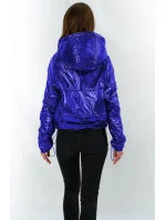 Světle modrá lesklá prošívaná dámská bunda s kapucí (B9560)
