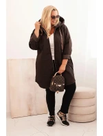 Dámská bunda Plus Size prošívaná s kapucí a nápisem model 21229249 hnědá - K-Fashion