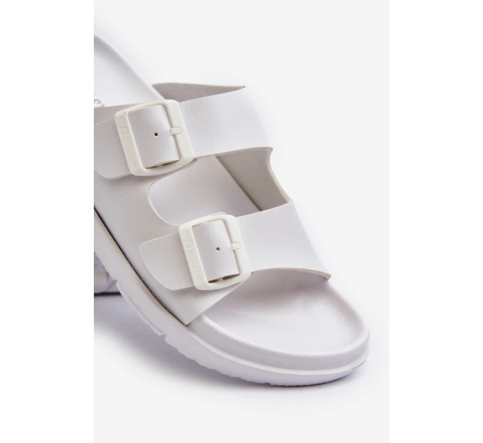 Lehké pánské sandály s přezkami Big Star NN174594 Bílé Lehké pánské sandály s přezkami Big Star NN174594 Bílé