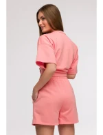 model 21047235 Šortky s kapsami s nášivkami korálová barva - BeWear model 21047235 Šortky s kapsami s nášivkami korálová barva - BeWear