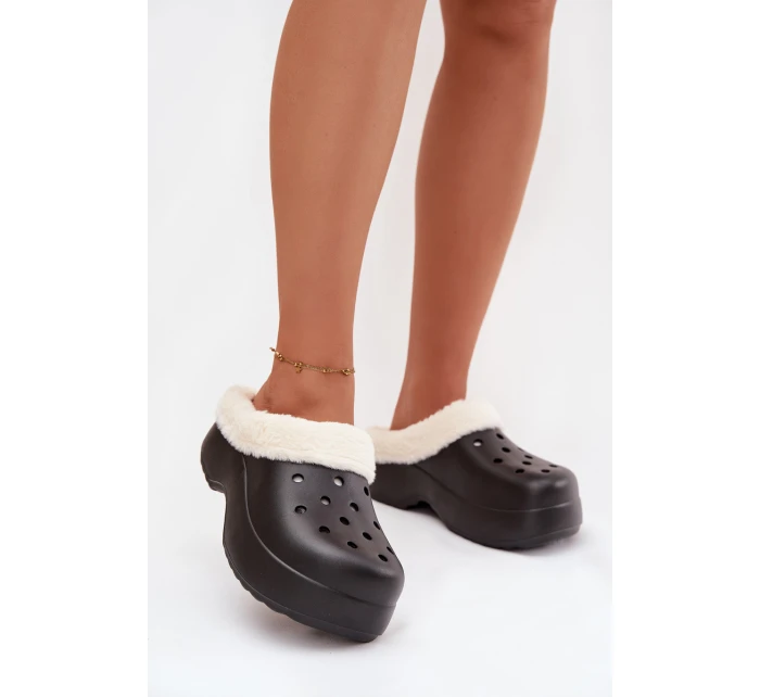 Dámské pěnové pantofle zateplené kožíškem – černé Palvine Dámské pěnové pantofle zateplené kožíškem – černé Palvine