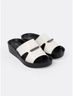 Módní Biało-czarny dámské  nazouváky na klínku