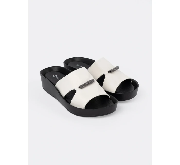 Módní Biało-czarny dámské  nazouváky na klínku