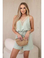 Krátká kombinéza s ozdobnou krajkou tmavá máta Krátká kombinéza s ozdobnou krajkou tmavá máta