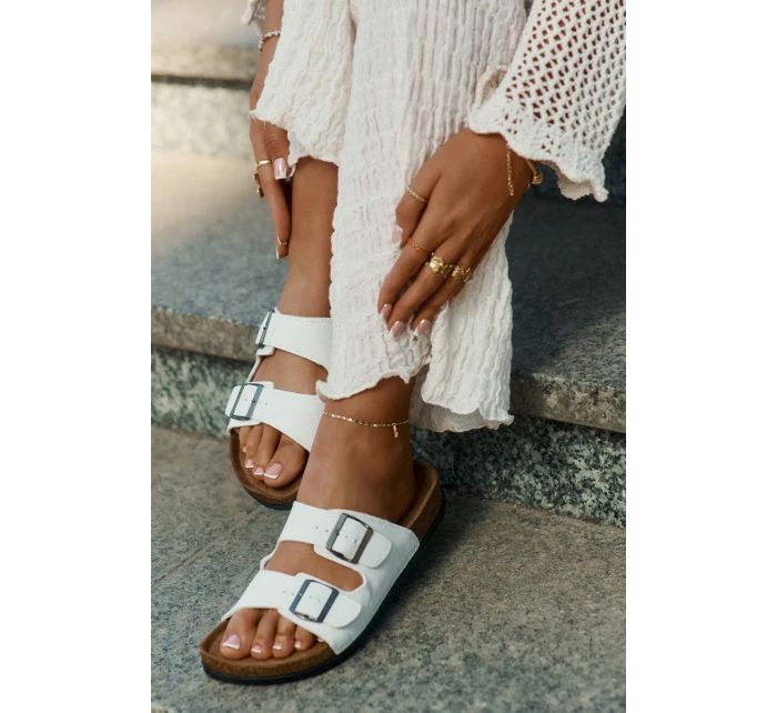 Dámské Pantofle Na Platformě S Přezkami Bílé model 21694124 - EVENTO