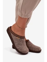 pantofle s výšivkou  tmavě béžové model 21714608 - Inblu