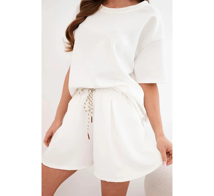 Dámský viskózový komplet máslový s krátkým rukávem a kraťasy s vysokým pasem ecru Dámský viskózový komplet máslový s krátkým rukávem a kraťasy s vysokým pasem ecru