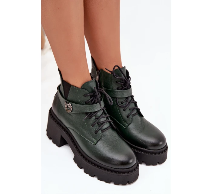Kožené dámské boty na klínku s ozdobným páskem zateplené Zazoo 60557 tmavě zelené