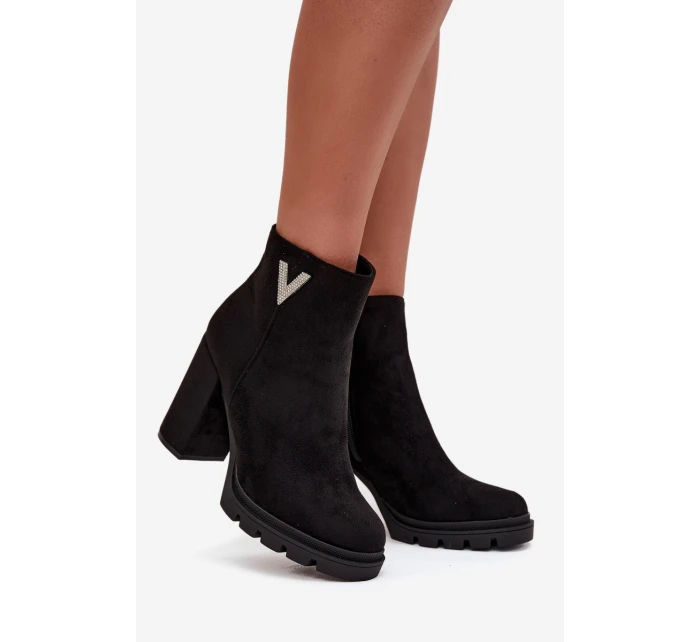Dámské zimní boty na podpatku s ozdobným detailem černé Briella Dámské zimní boty na podpatku s ozdobným detailem černé Briella