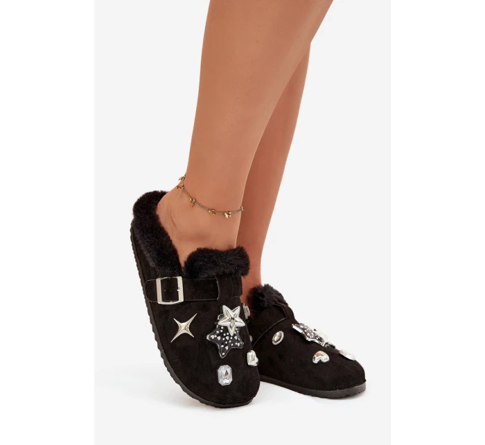 Dámské pantofle s ozdobami a sponou, zateplené kožíškem – černé Thalora Dámské pantofle s ozdobami a sponou, zateplené kožíškem – černé Thalora