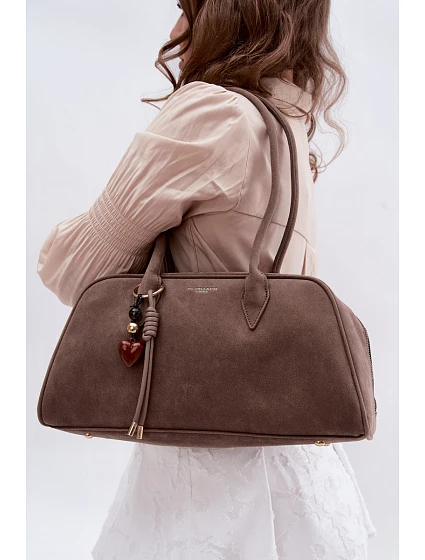Eko semišová kabelka s přívěskem model 22111506 - Flora&Co