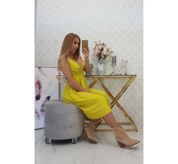 Šaty s širokými ramínky