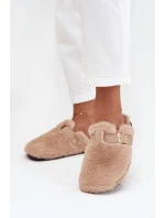 Kožešinové dámské pantofle na platformě s páskem a přezkou béžové model 21709376 - Boto