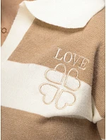 Sweter damski z kołnierzykiem i haftem LOVE kamelowy FashionStreet MY2660 Sweter damski z kołnierzykiem i haftem LOVE kamelowy FashionStreet MY2660