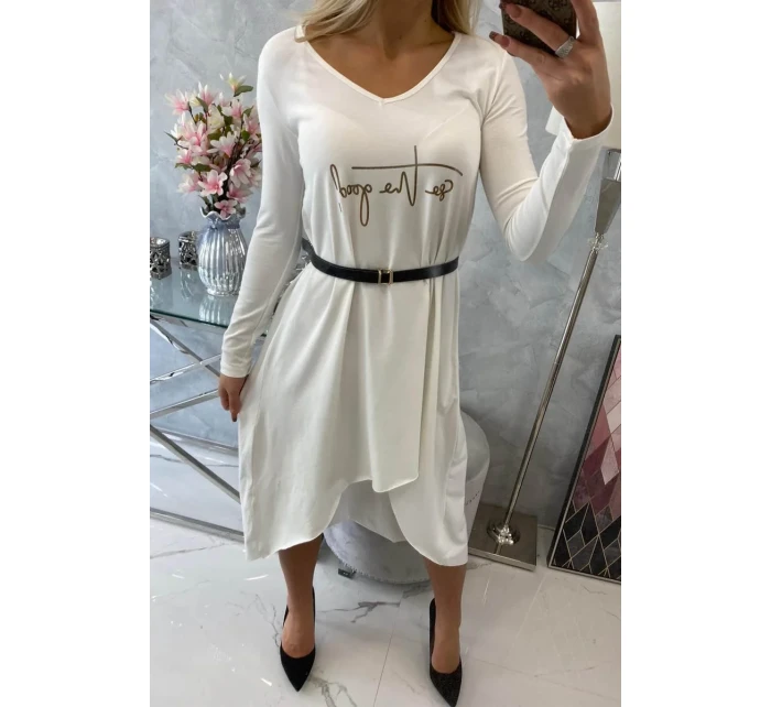 Šaty s ozdobným páskem a nápisem ecru